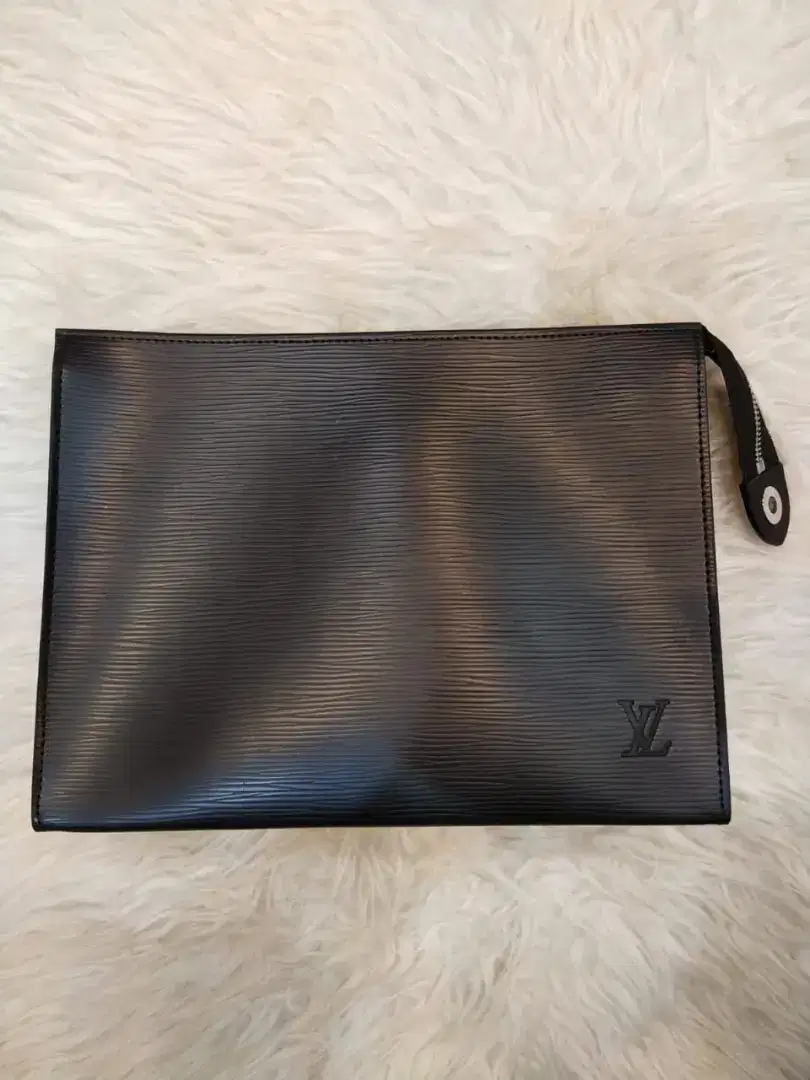 Luxury LOUIS VUITTON pouch sangat elegance dan baguss banget