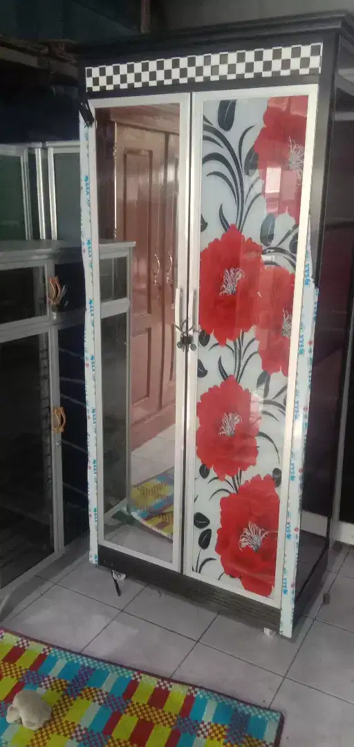 Lemari alumunium pintu 2