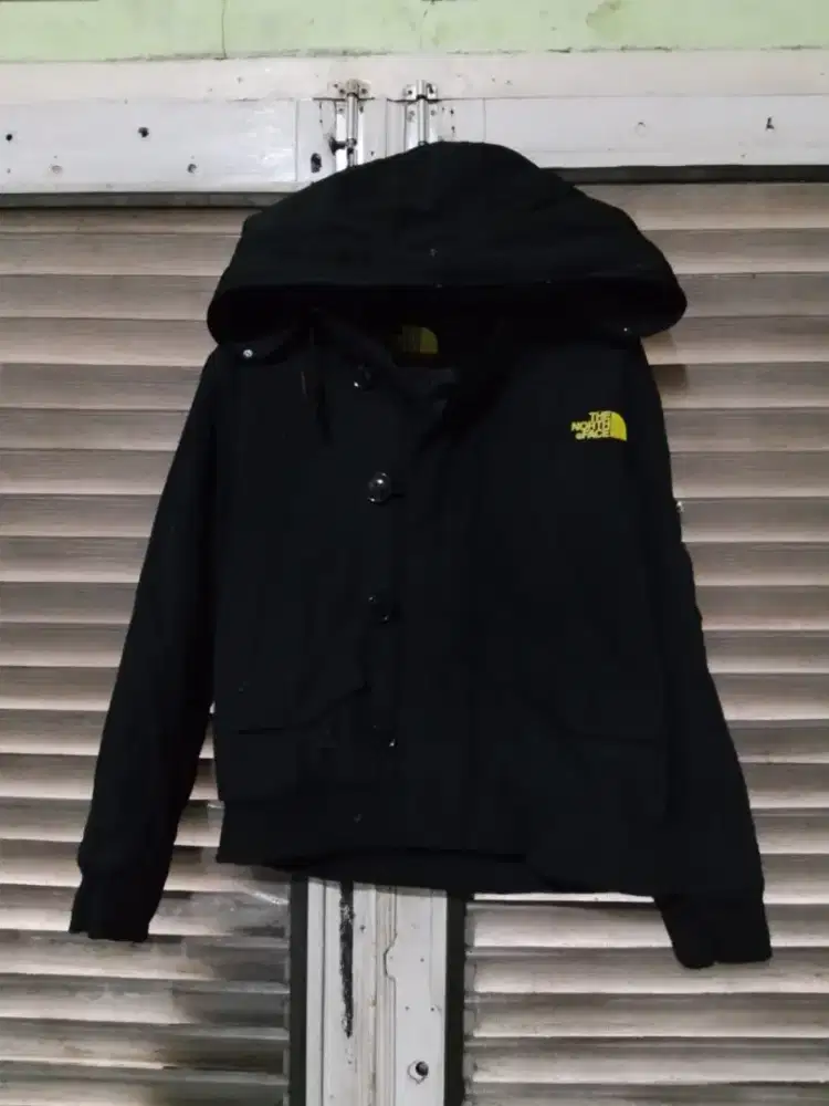 JAKET TNF HITAM MODEL CROP