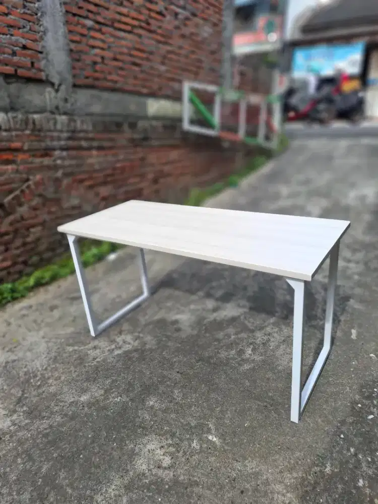 Meja kantor industrial