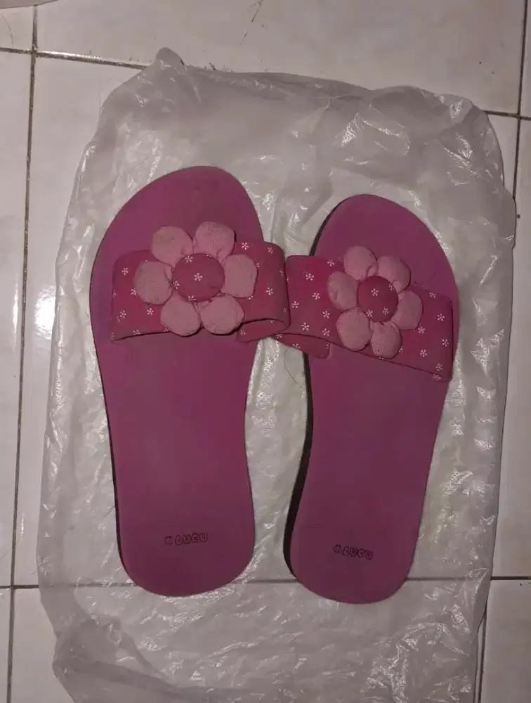 Sandal Lucu Pink