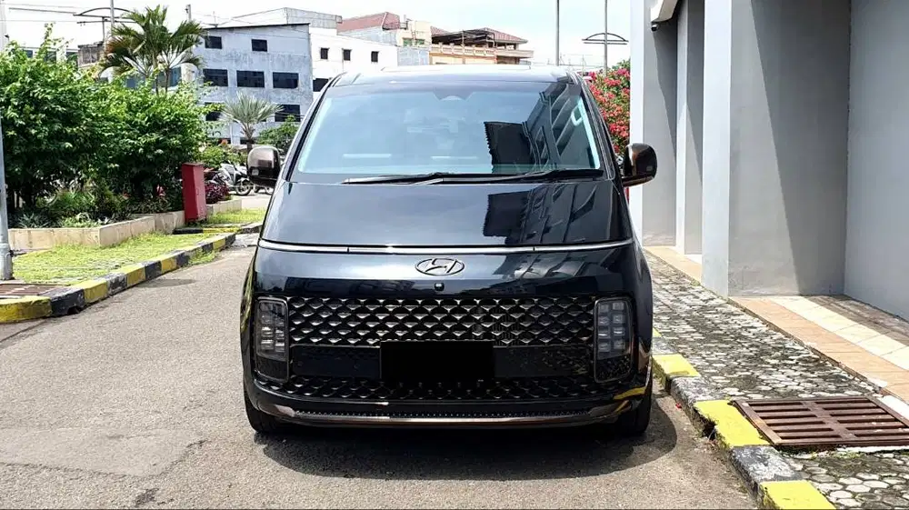 Hyundai Staria 2.2L 2WD Signature 7 Seater Diesel 2021 Like New Low KM