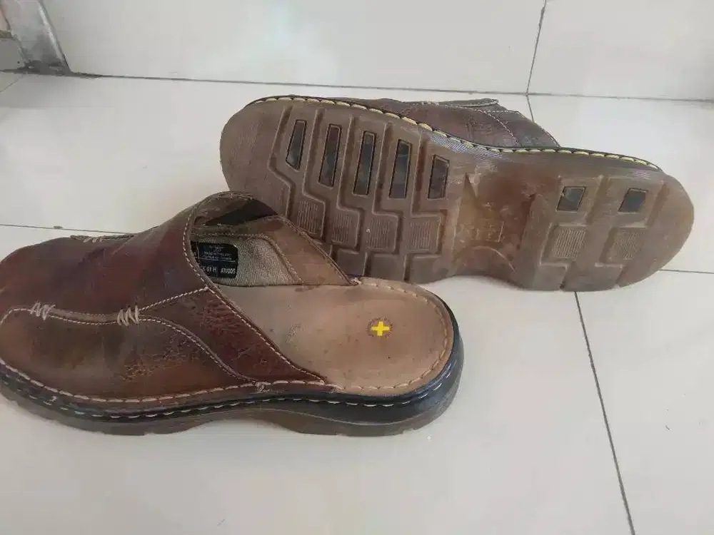 Sepatu Sandal Selop DR Martens 2