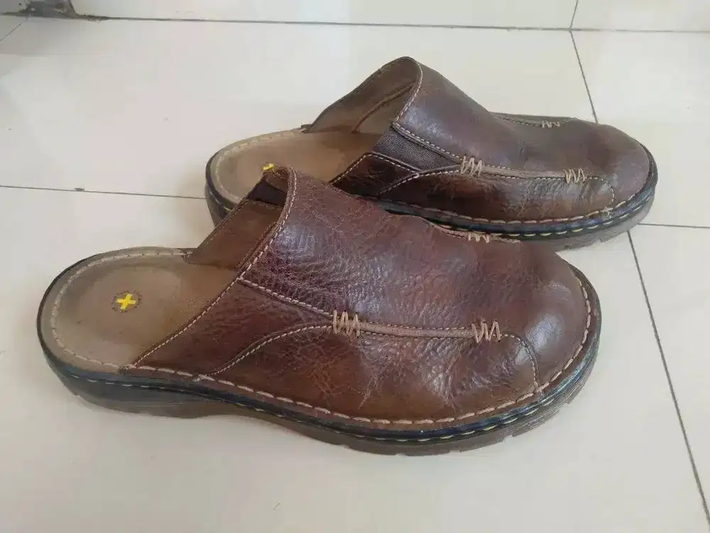 Sandal Selop DR Martens Preloved 2