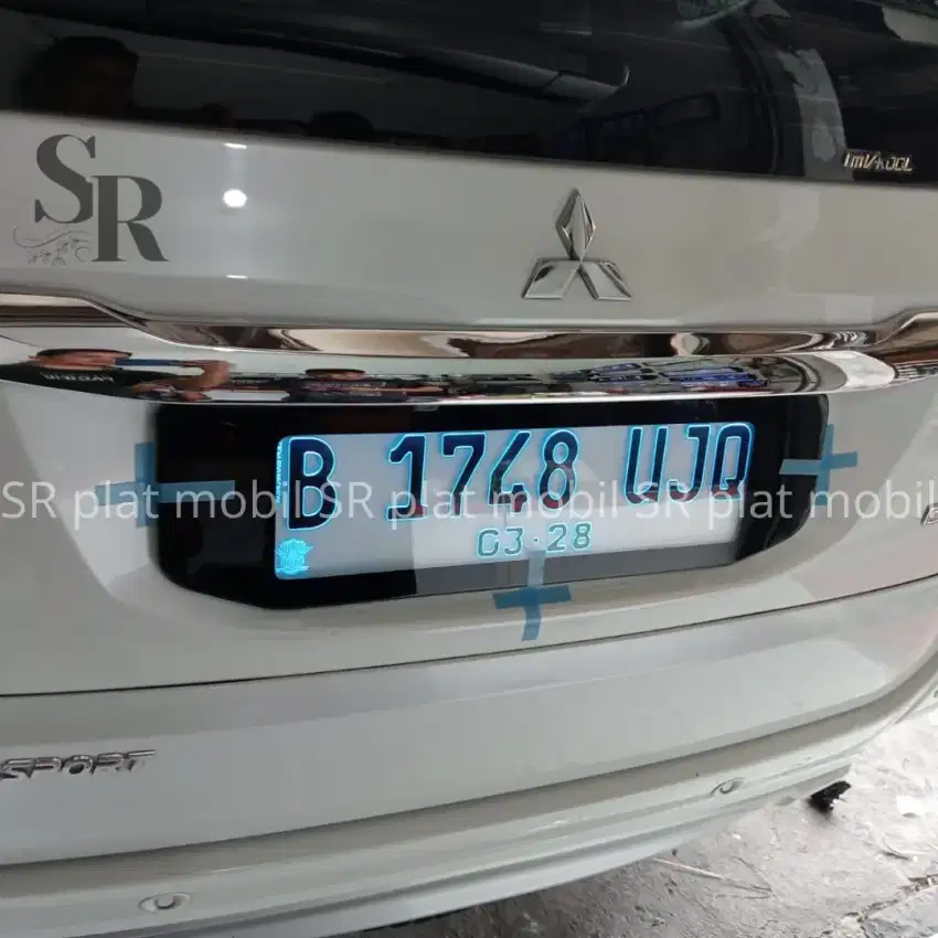 Variasi plat nomor akrilik mobil lampu putih, plat nomor putih mobil