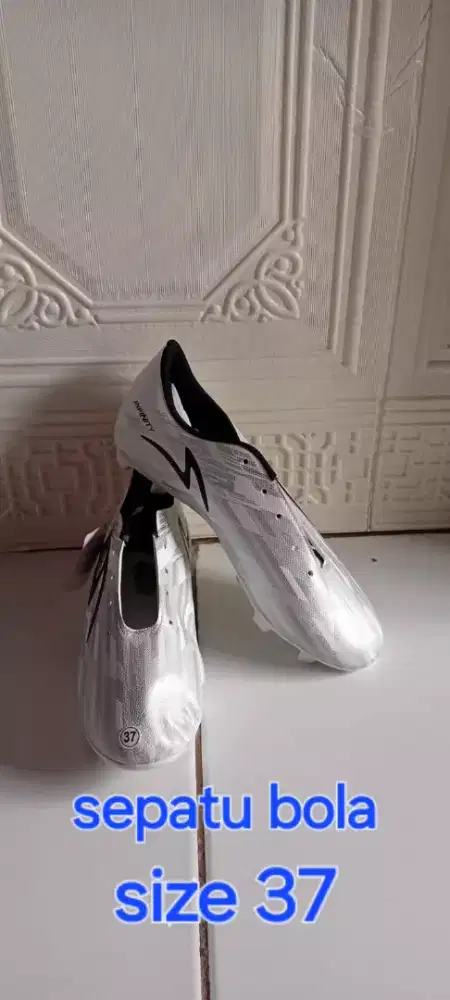 Sepatu futsal & sepatu bola