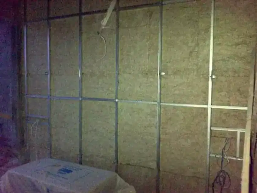 TUKANG PASANG PARTISI