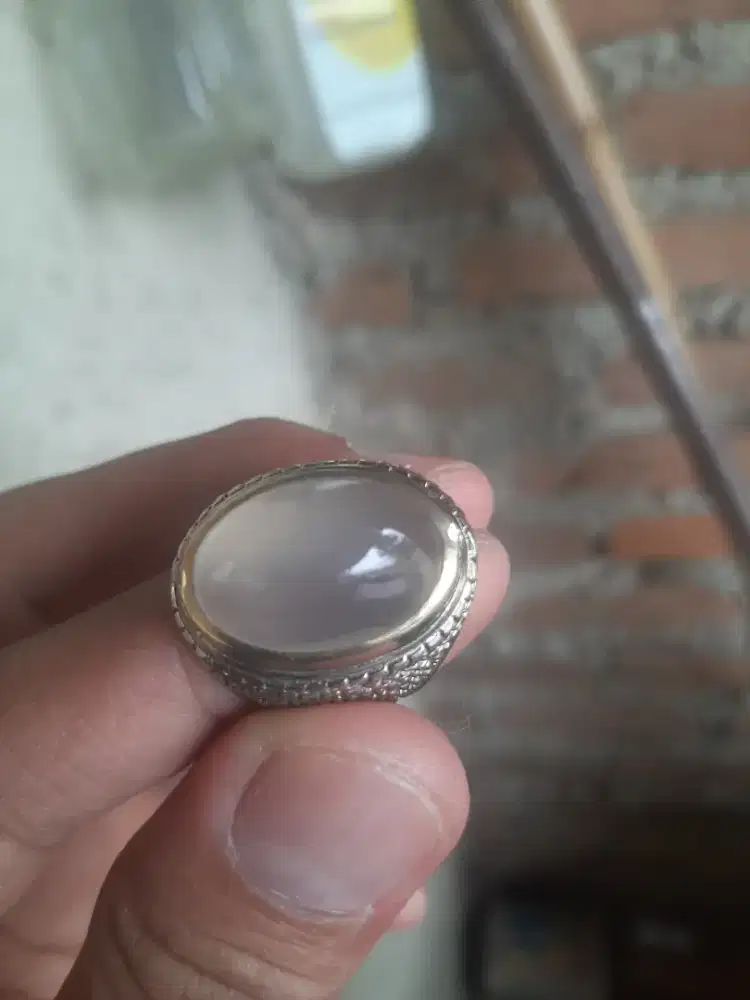 Cincin batu anggur
