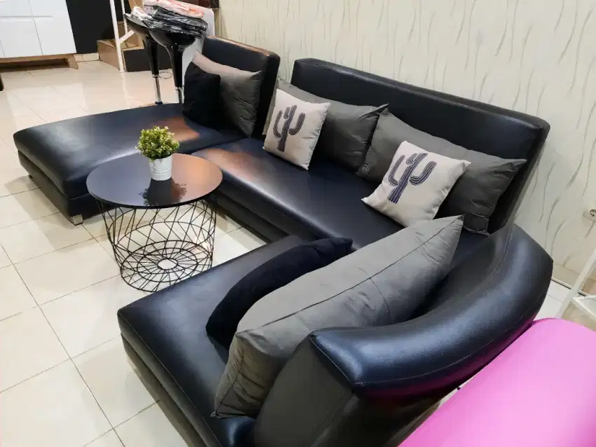 Sofa Hitam model informa