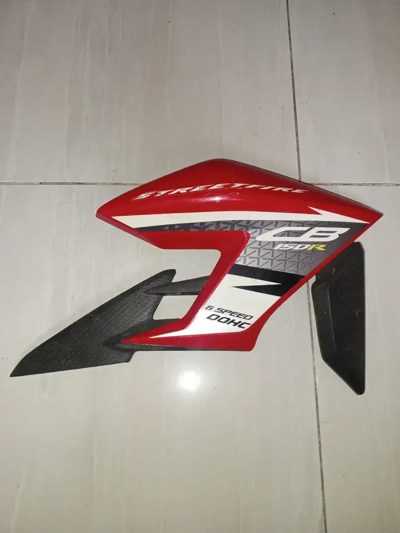 sayap tangki kanan CB150R LED orisinil