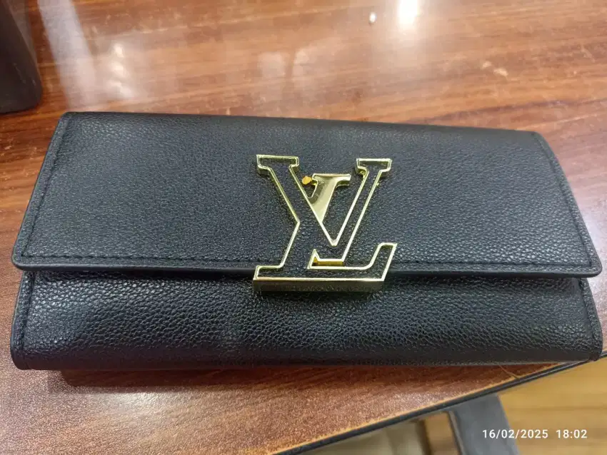 Buy 1 get 1 Dompet cewe LV, kondisi baru bonus