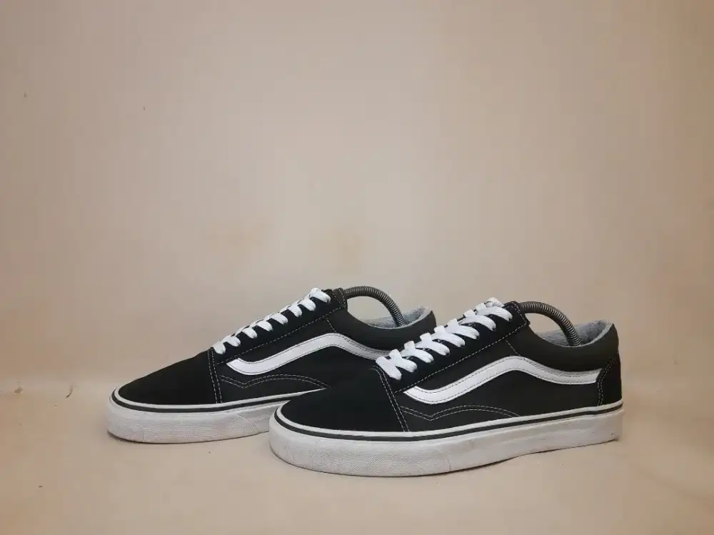 Vans Oldskool BW size 44 not adidas converse