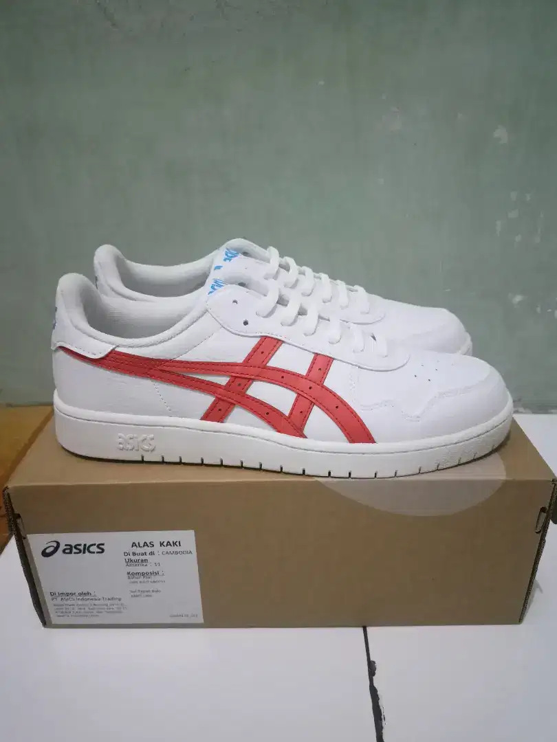 Dijual sepatu Asics uk. 43, 44,45 putih