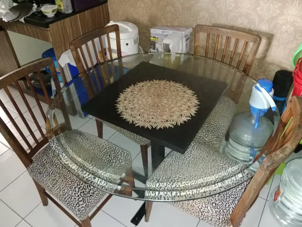 Dijual Meja Makan Cantik Unik