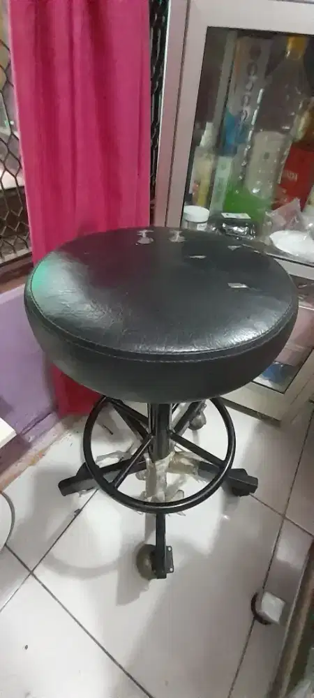 Bangku capster salon kecantikan