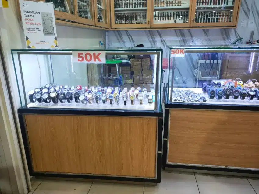 Dijual etalase kaca
