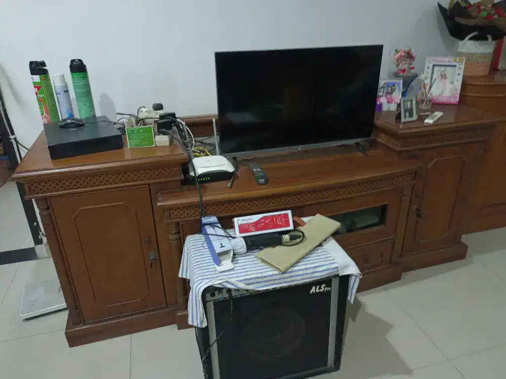 MEJA TV MEWAH ANTI RAYAP