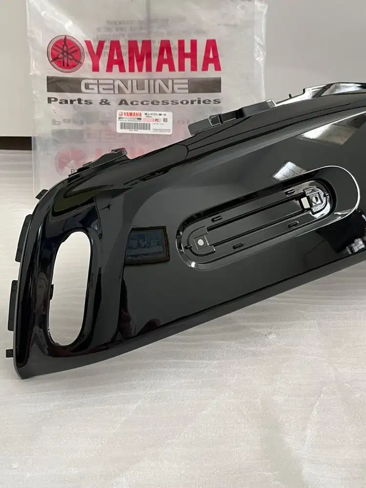 BODY SISI KANAN ORIGINAL YAMAHA FAZZIO NEO 125 HITAM