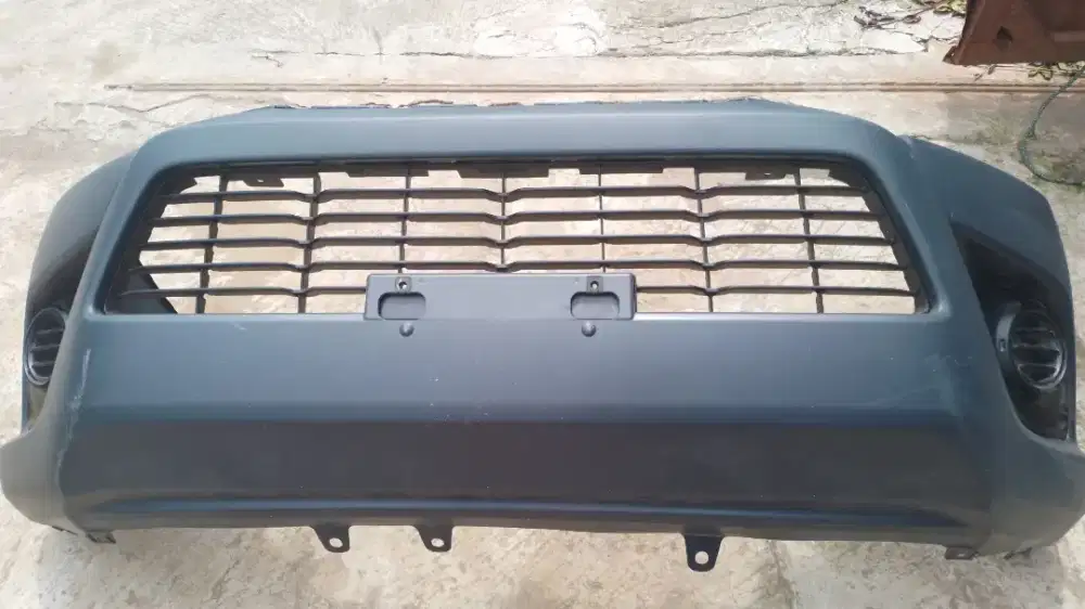 Bumper depan komplit toyota hilux