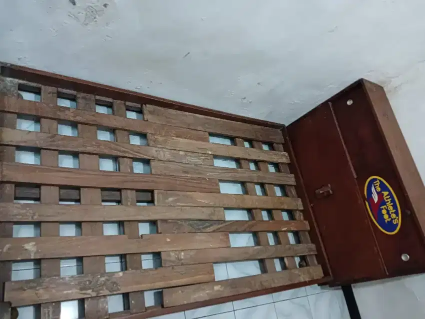 Kasur Dipan Kayu Jati Kuno plus Lemari Kecil