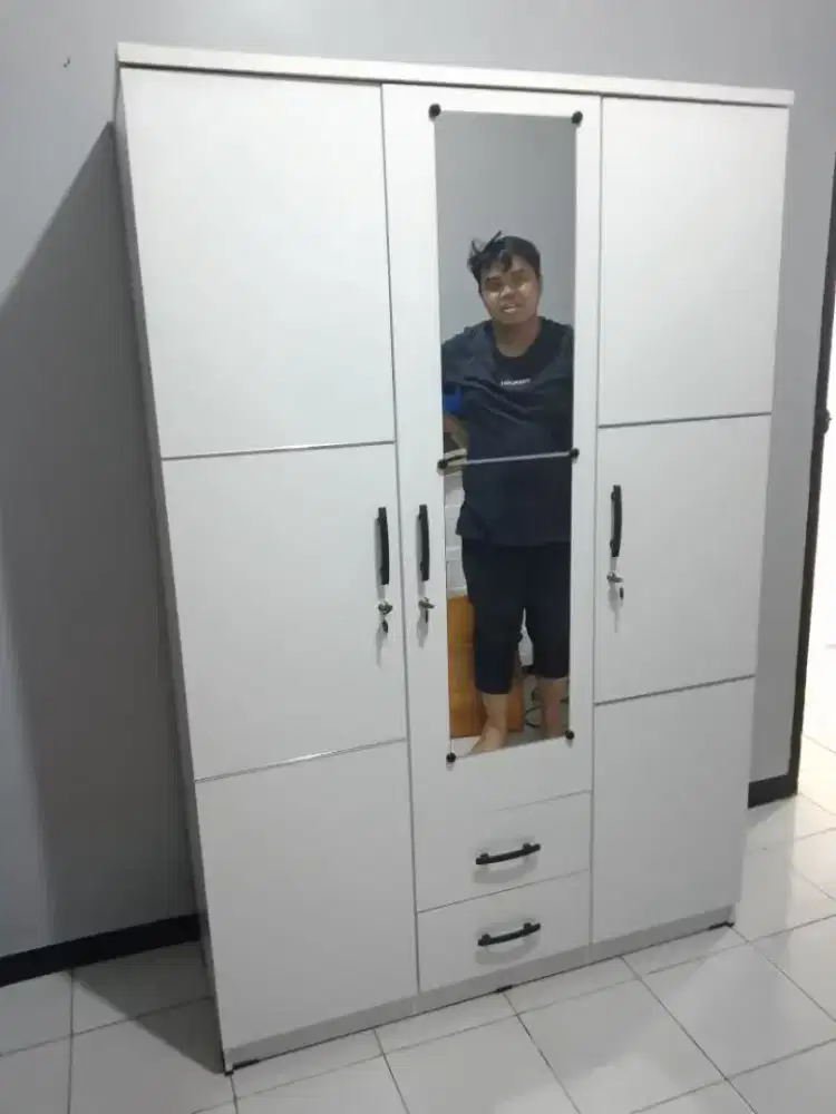 Lemari baju bhn pertikel 3 pintu redy rekues siap orderr
