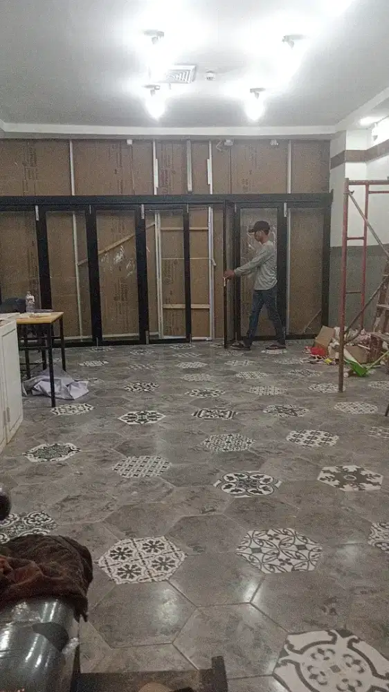 Pintu lipat aluminium kaca