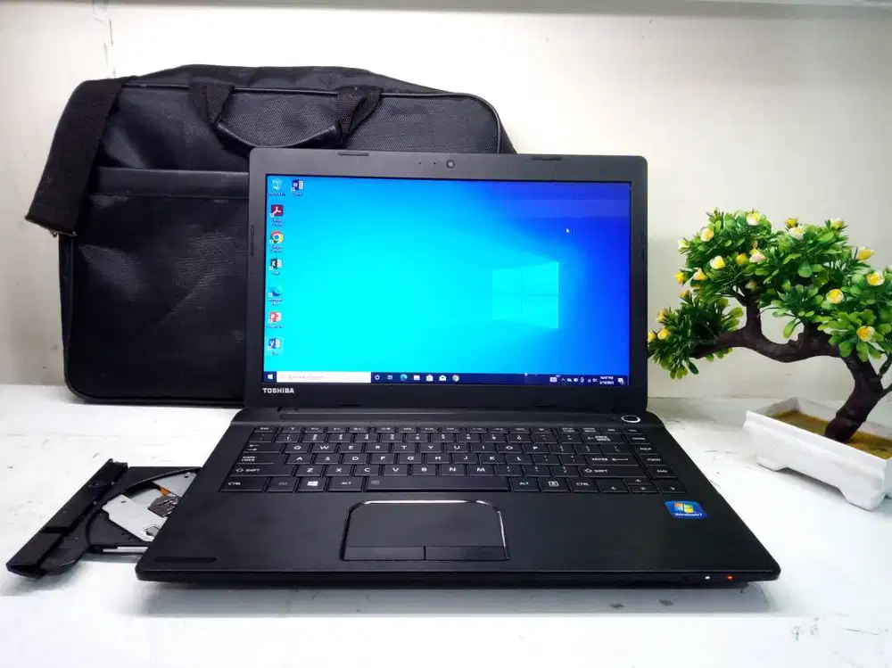 Jual Laptop Toshiba C40D-A Amd E1-1200/4gb/500gb/14inci