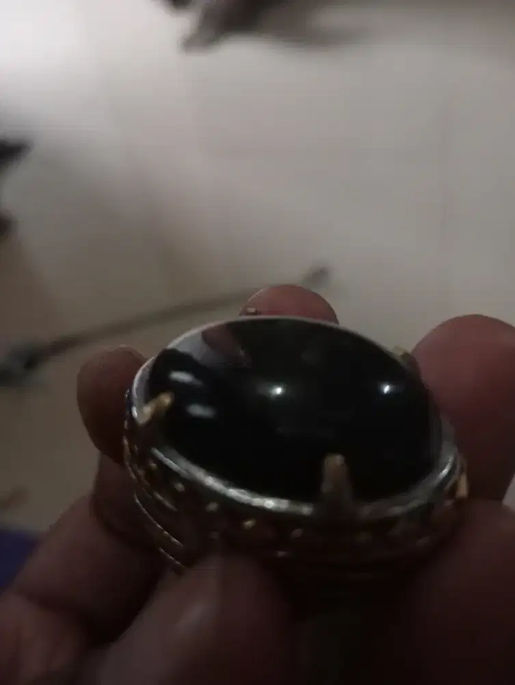 Cincin batu bacan black pasir rintik