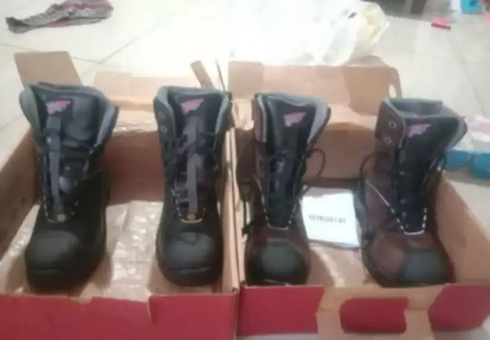Red Wings buat (Sepatu safety)