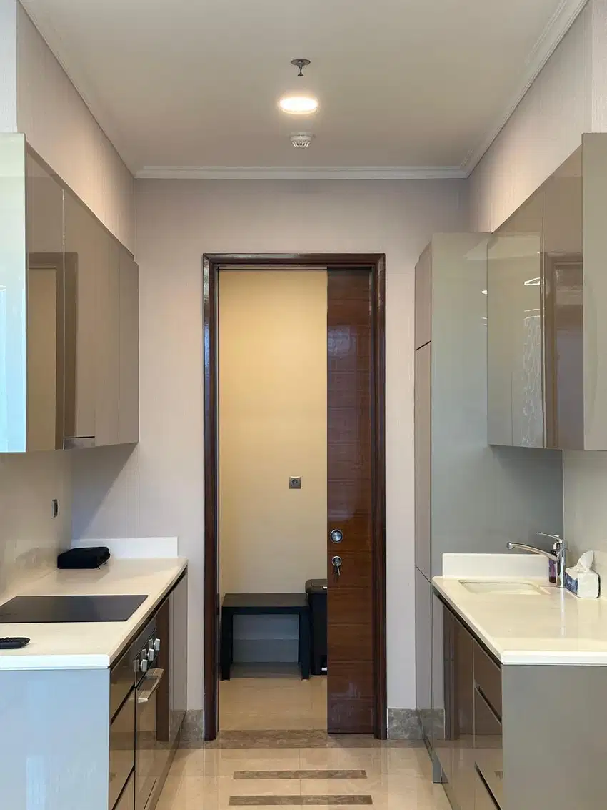 For rent District 8 Apartment 3 BR 179 sqm