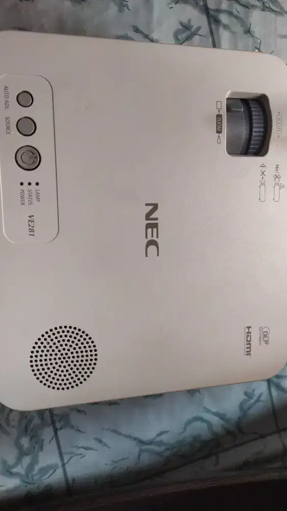 proyektor NEC VE281