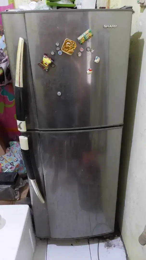 Menerima barang rusak kulkas