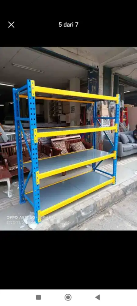 Rak besi beragam ukuran dan warna