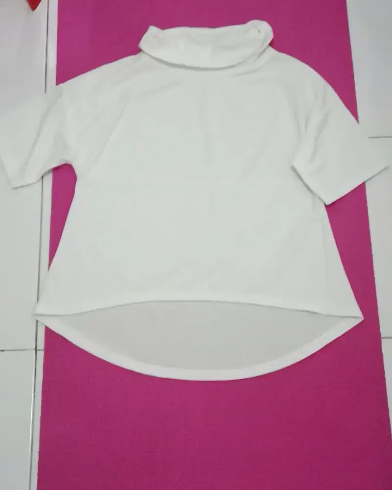 Blouse putih cantik