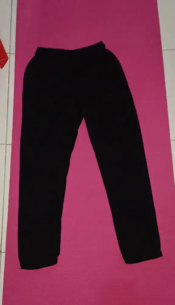 Celana panjang hitam