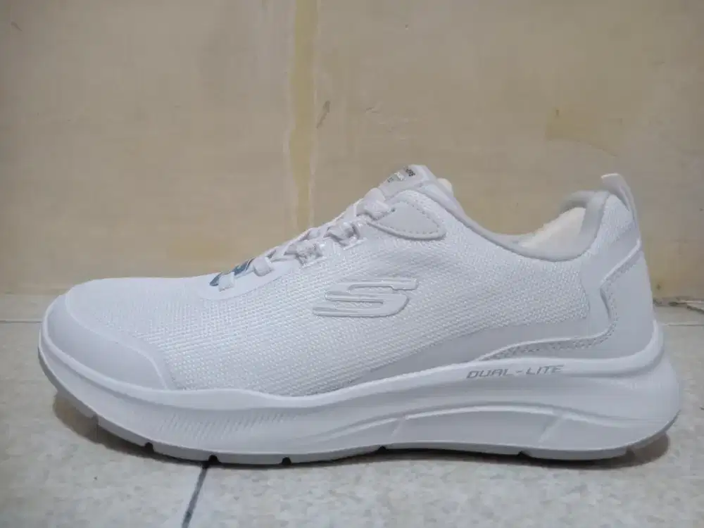 Sepatu Skechers Men size 41 100% Original New