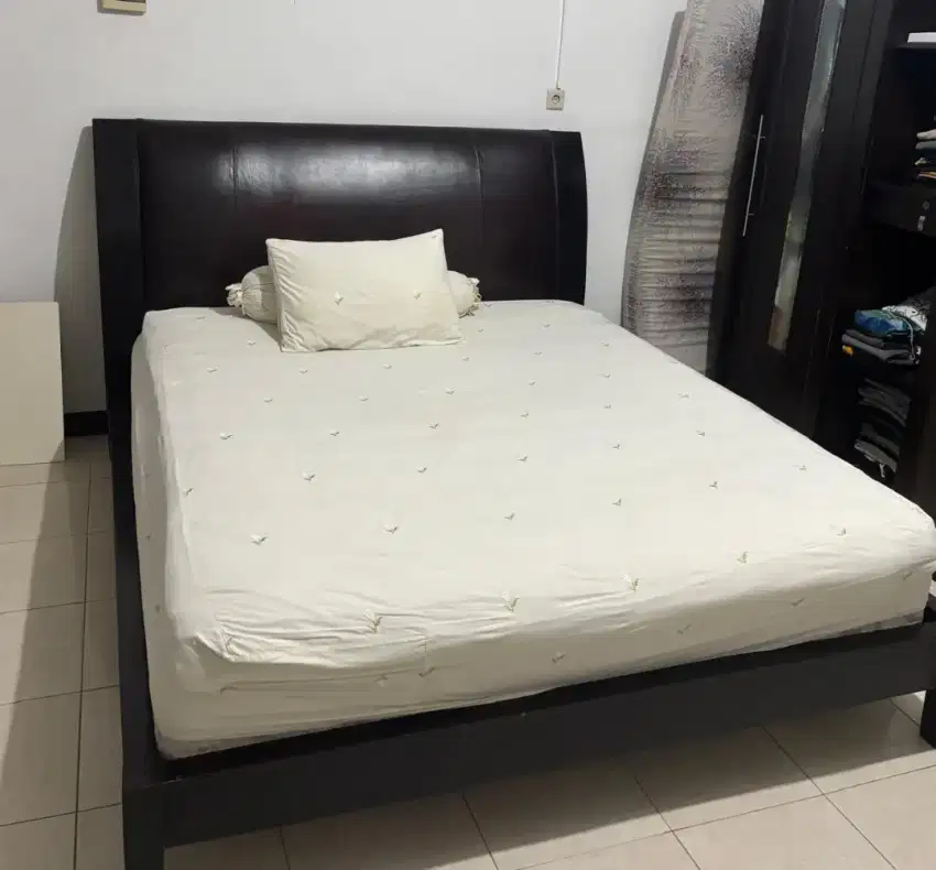 Ranjang (bukan kasur), bahan kayu jati