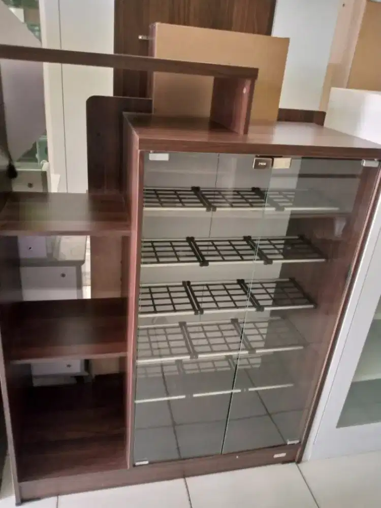 Lemari sepatu sendal plus rak hlem