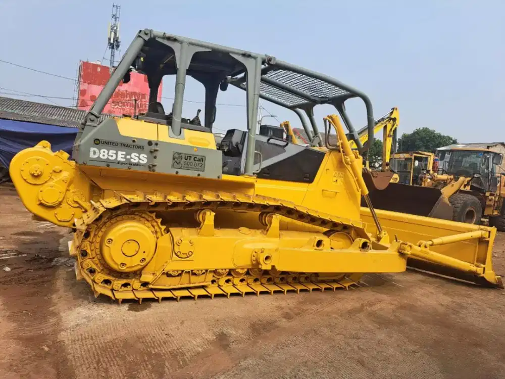 Buldoser Komatsu D85SS winch Tahun 2017