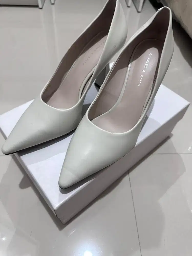 Heels Charles Keith 9cm nego