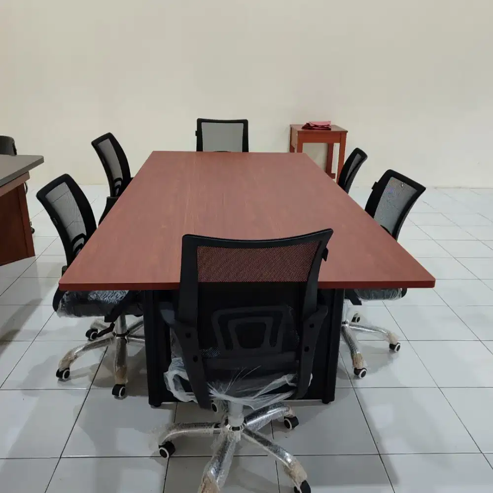 Satu set meja rapat di order siap antr pengirimn gttis ongkir