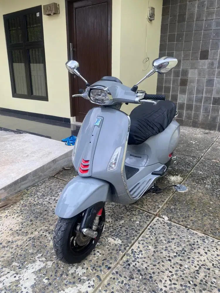Vespa sprint iget grey