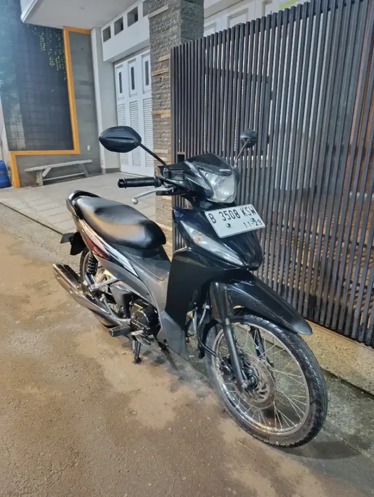 Bissmillah dijual motor Honda Revo fit 2014