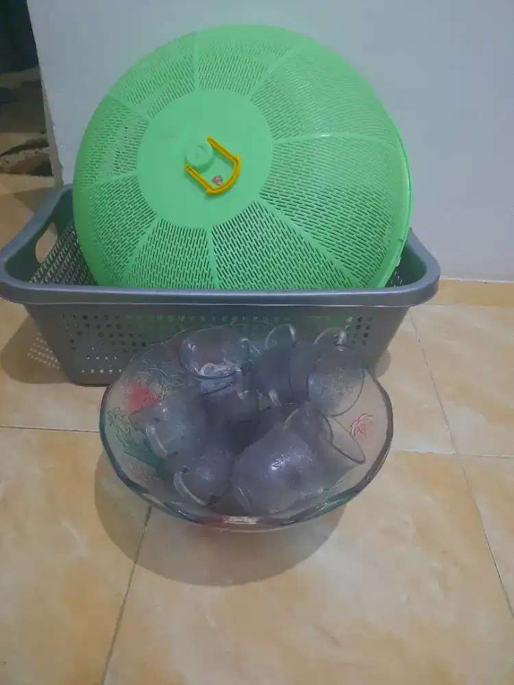 Dijual keranjang,ttp saji gelas 12 pcs dan mangkuk besar hrg bisa nego