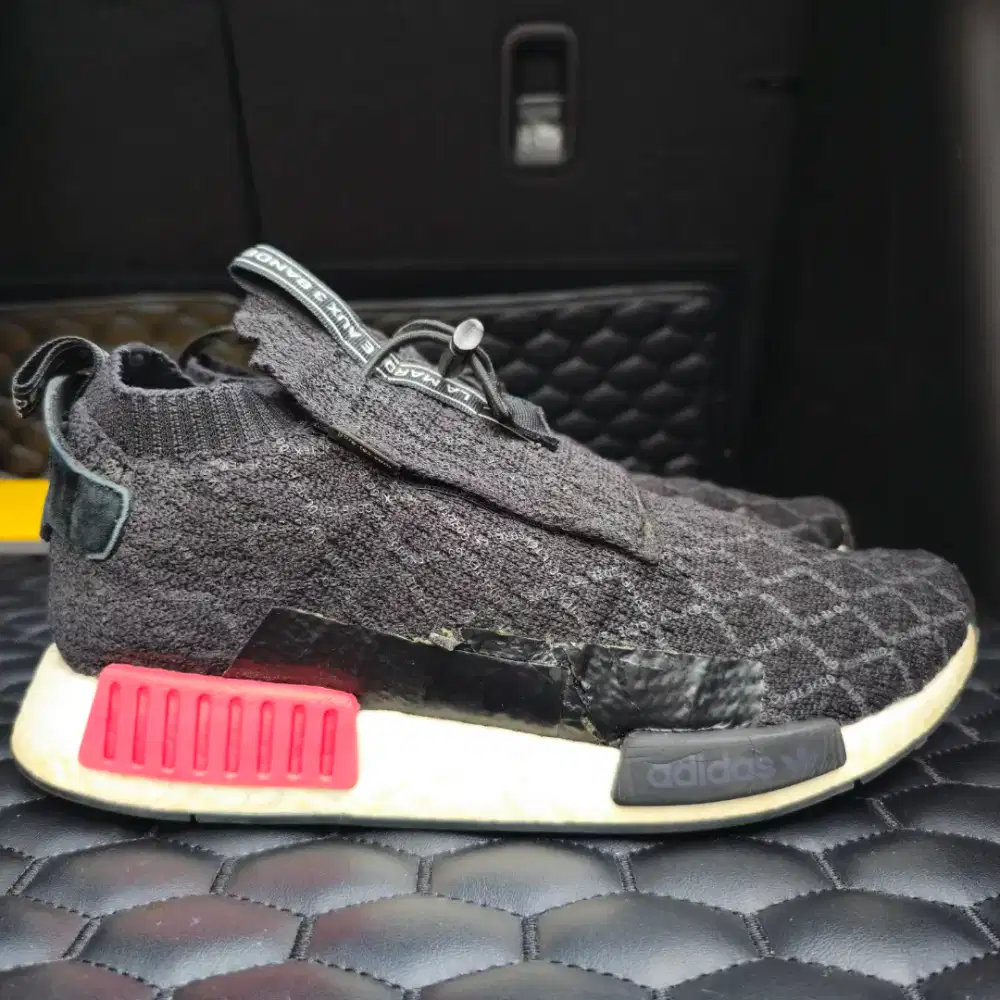 Sepatu Adidas premium size 42 2/3 atau US9