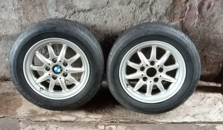 Jual sepasang velg ukuran. Ring 15 termasuk bannya