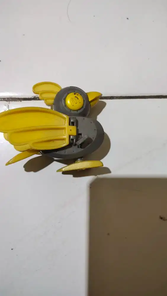 Mainan mcdonald wingsbot vintage 2002 original
