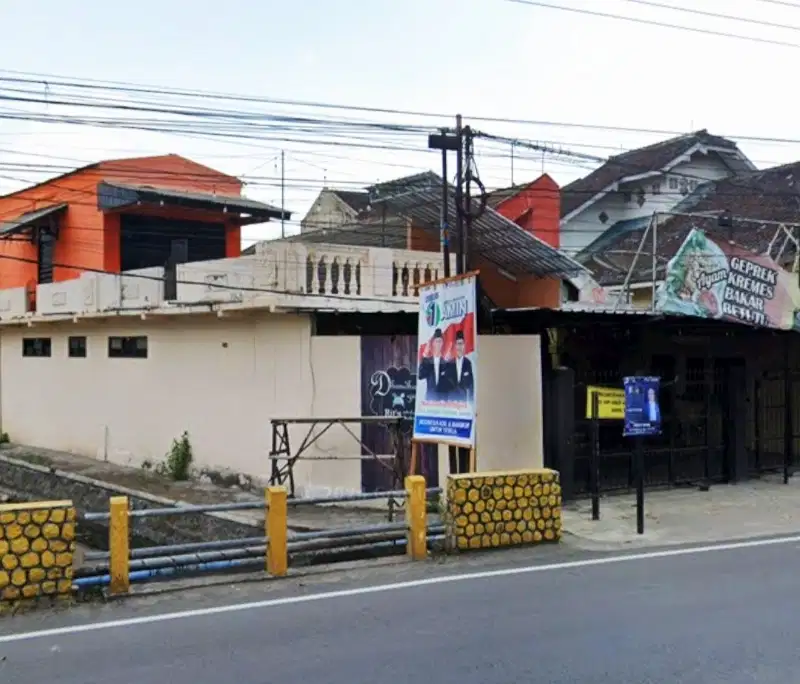 RUMAH 2 LANTAI DEKAT RSUD MARDI WALUYO BLITAR KOTA