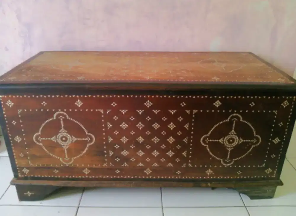 Peti kayu hiasan kerang tanam