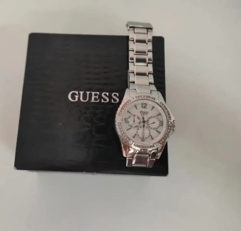 Jam tangan wanita gues